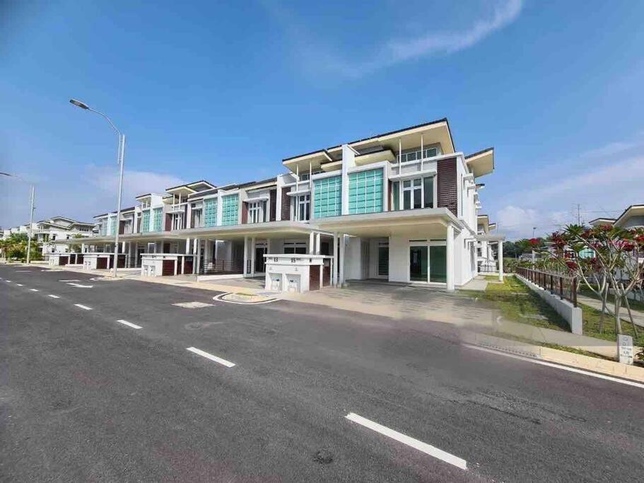 Luxury 2-Storey Terrace House Near Ioi City Mall Putrajaya Eksteriør bilde